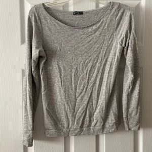 Woman’s boohoo gray top small